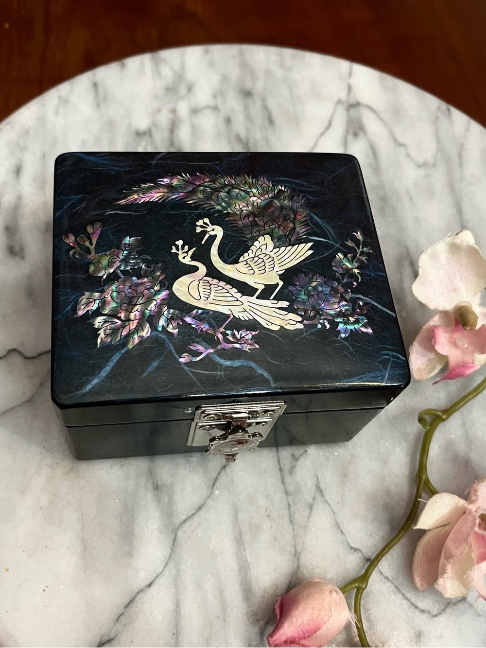 Vintage Korean Mother of Pearl Lacquerware Jewelry Box Peacock Turtle Clasp